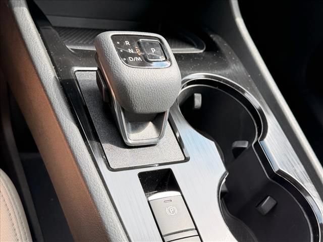 Used 2023 Nissan Rogue SV AWD/4WD image 24