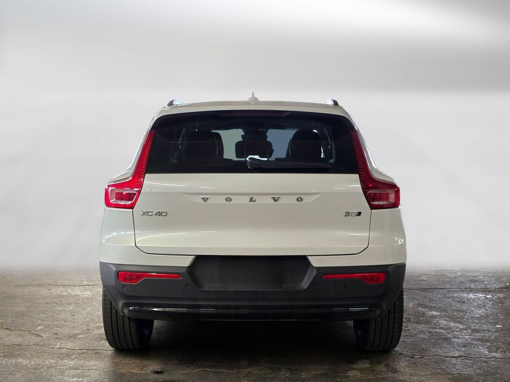 Certified 2024 Volvo XC40 B5 Plus w/ Protection Package Premier AWD/4WD image 6