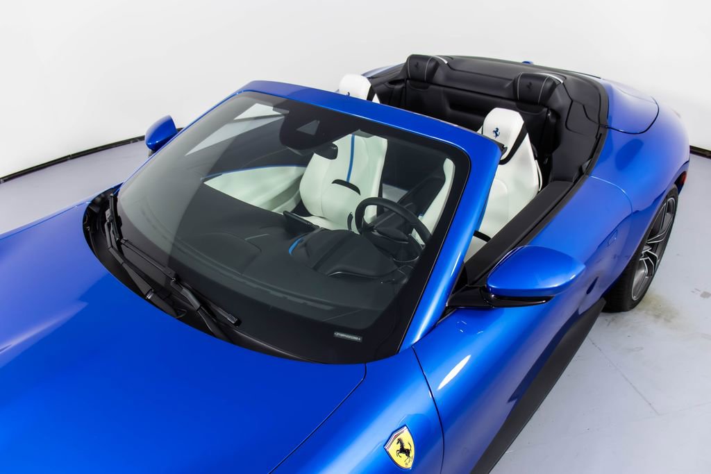 Certified 2025 Ferrari Roma Spider RWD image 32