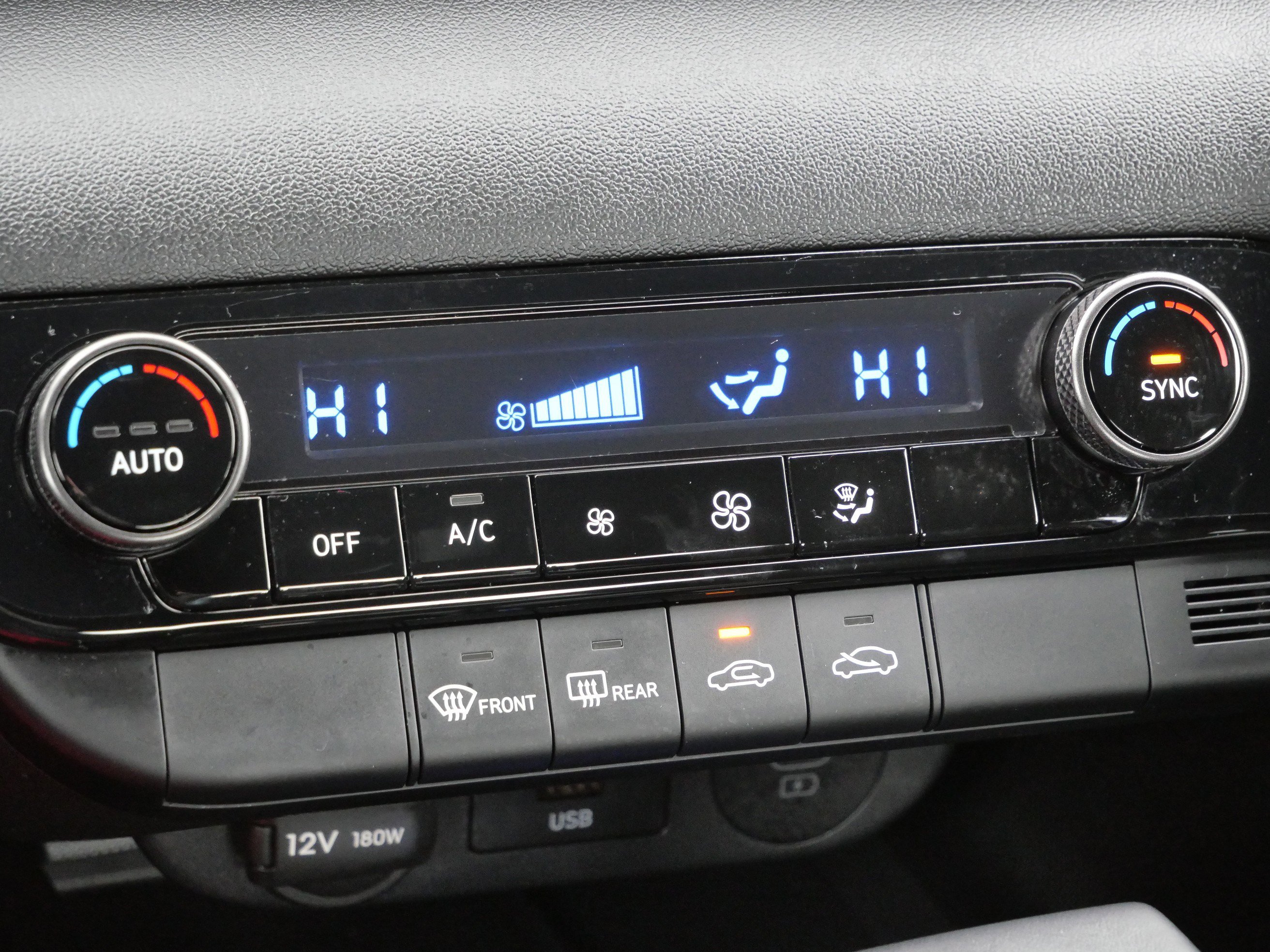 Certified 2025 Hyundai Elantra Sport image 24