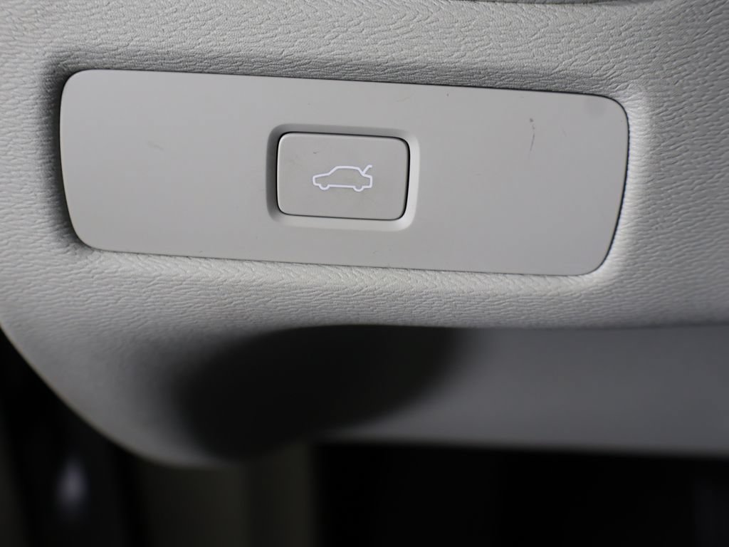 Used 2023 Volvo XC60 B5 Plus w/ Protection Package Premier AWD/4WD image 37
