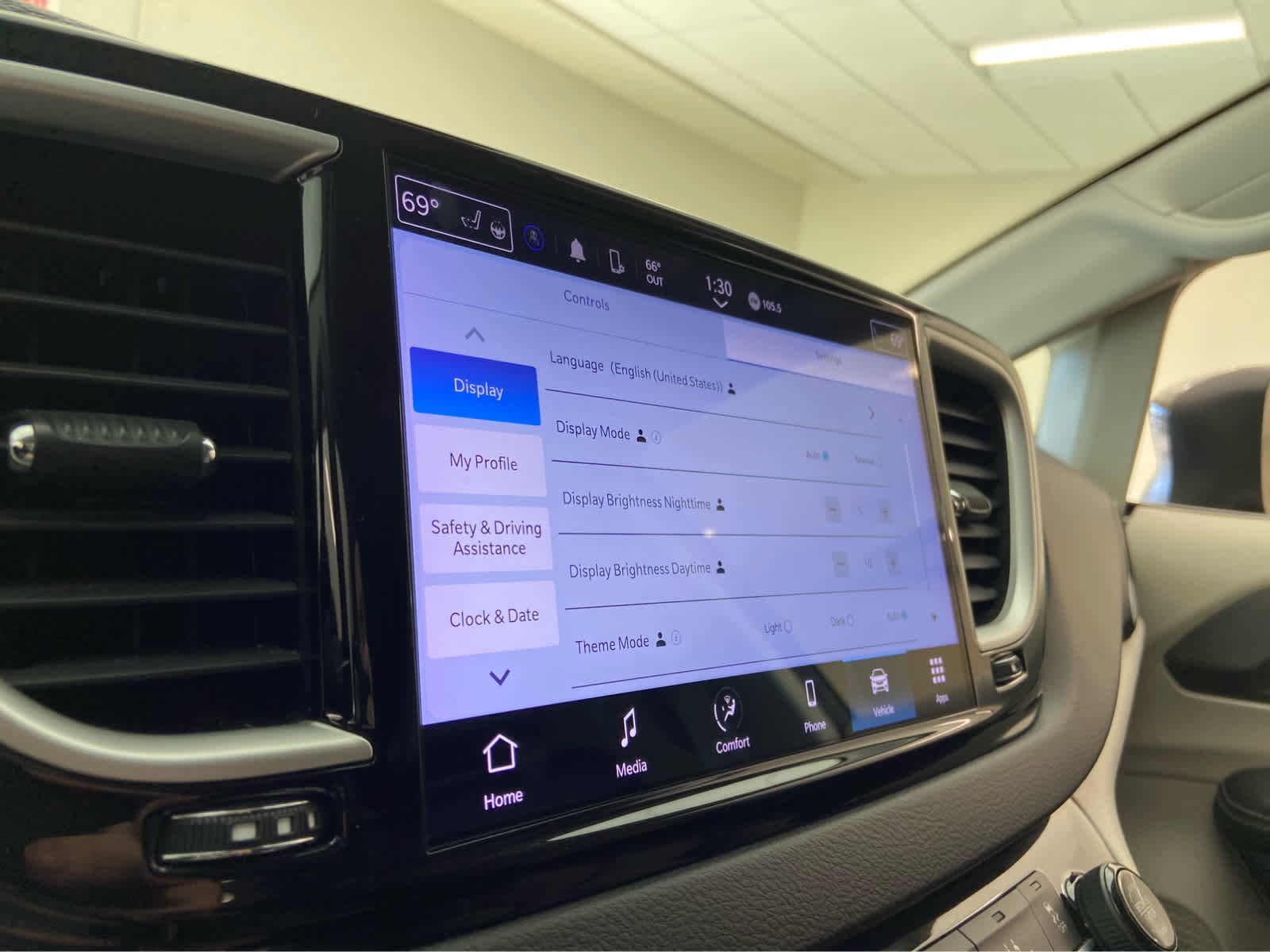 Used 2023 Chrysler Pacifica Touring-L image 29