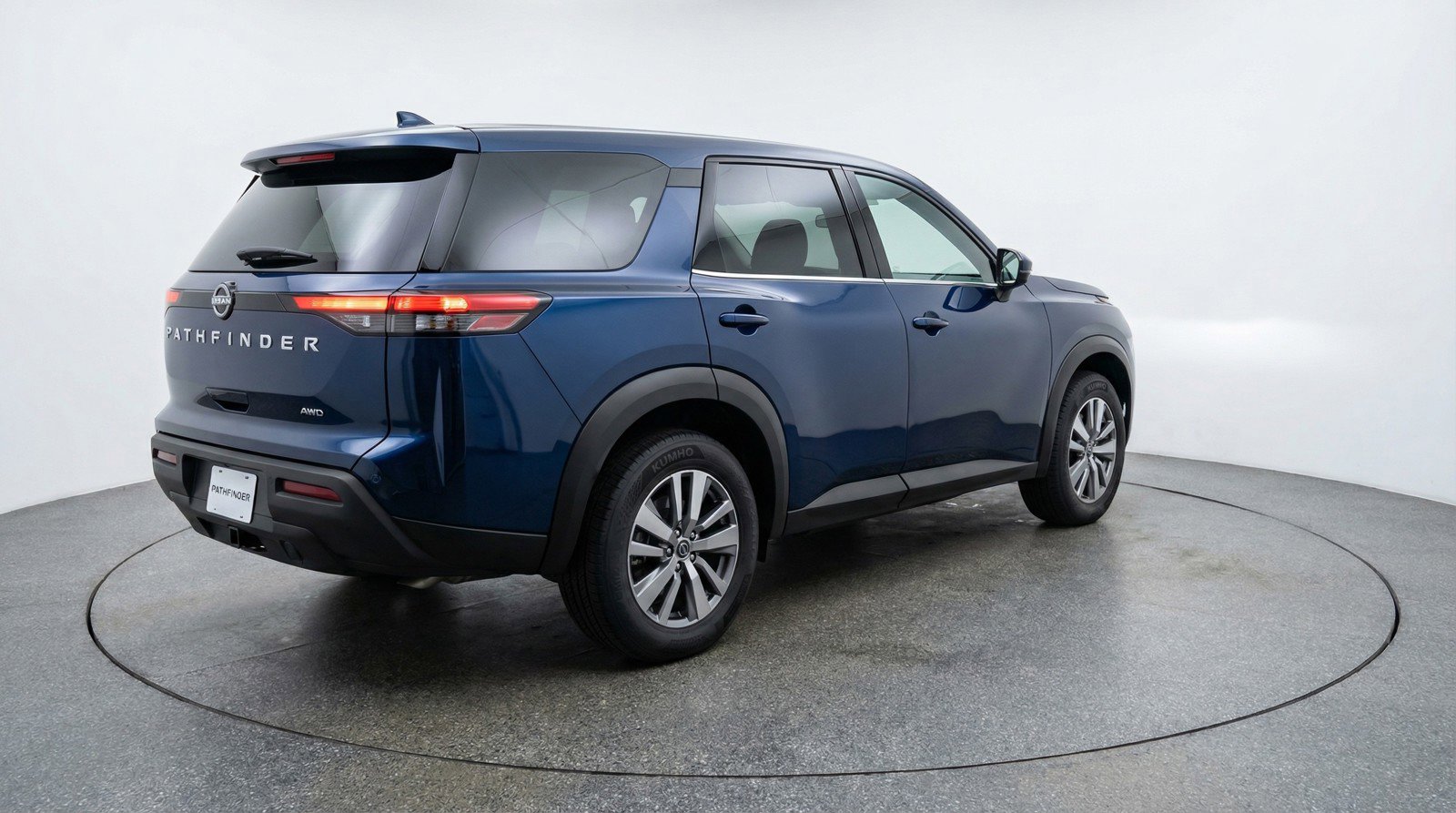 Used 2025 Nissan Pathfinder SV image 9