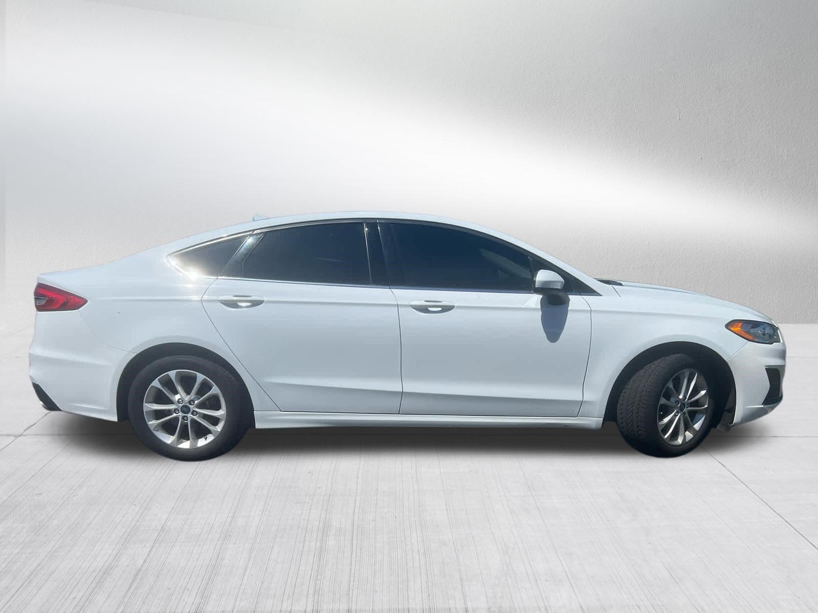 Used 2020 Ford Fusion SE FWD image 11