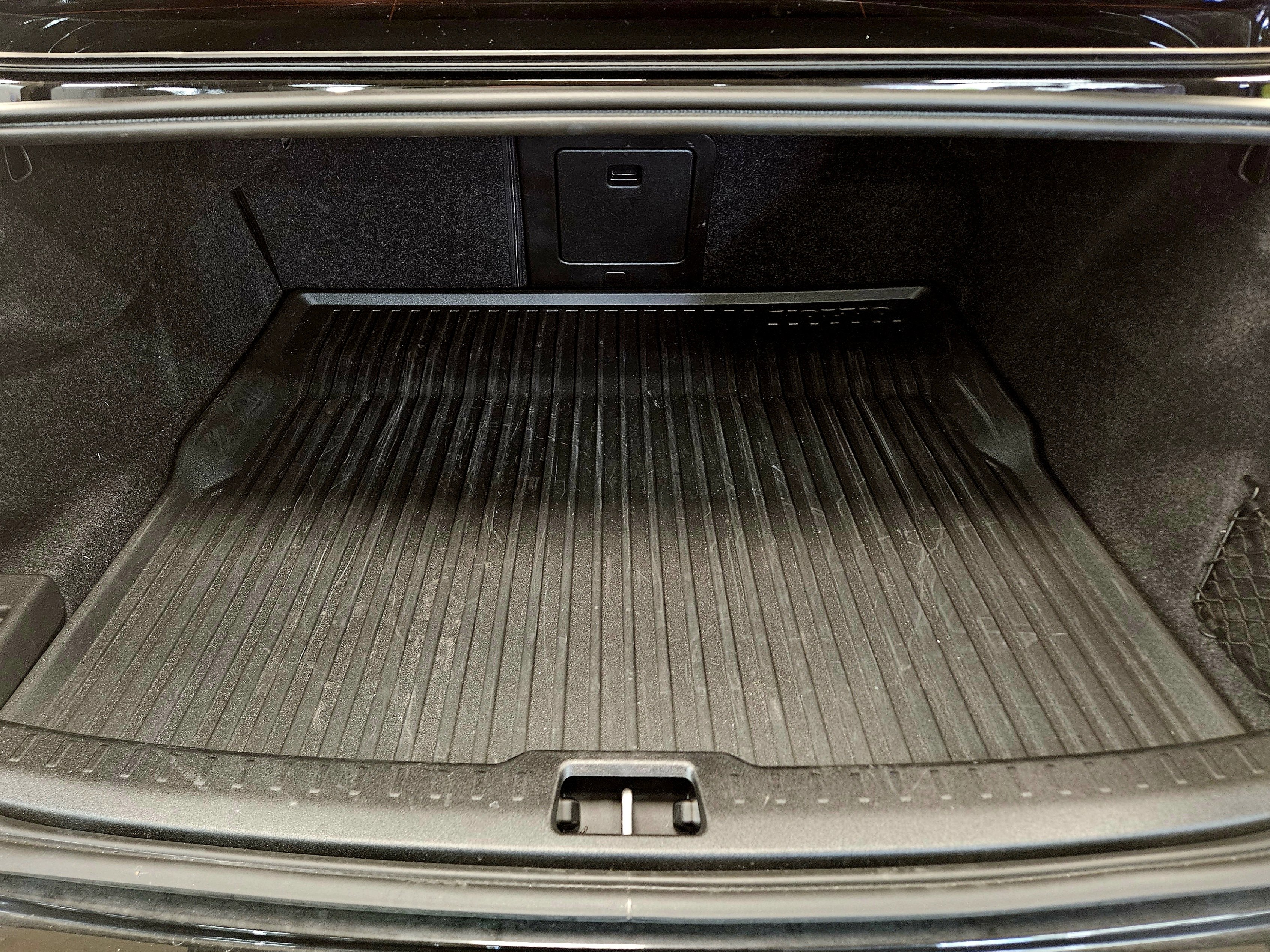 Used 2024 Volvo S60 T8 Core w/ Climate Package image 17