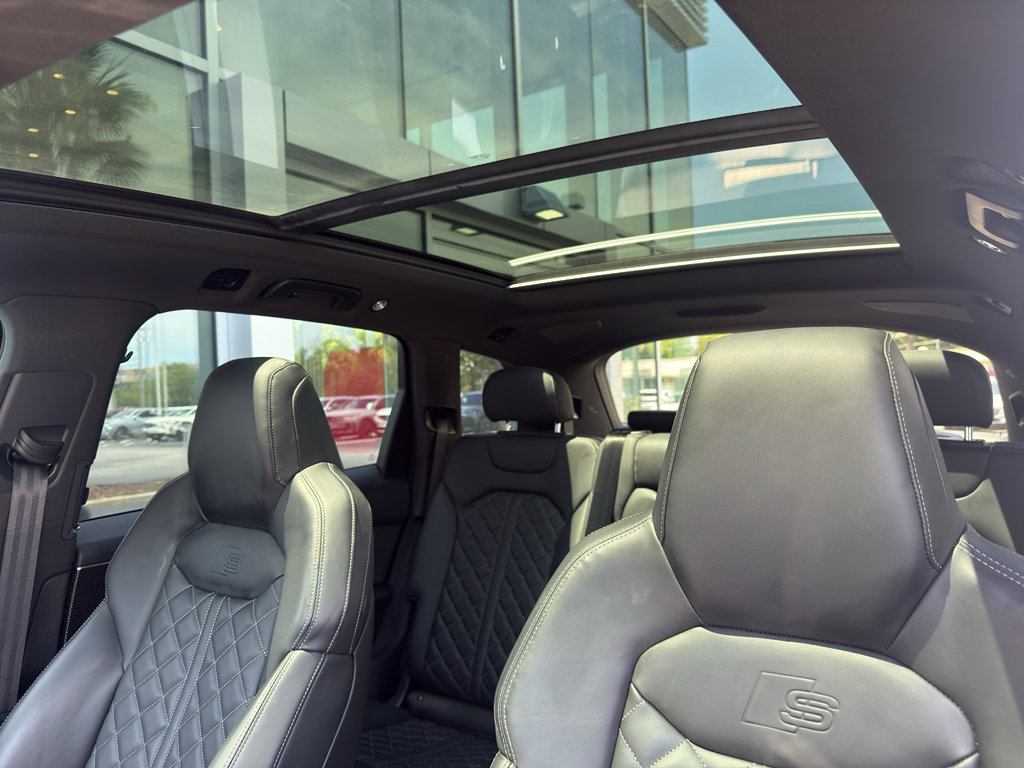 Used 2021 Audi SQ7 Premium Plus w/ Driver Assistance Package AWD/4WD image 30