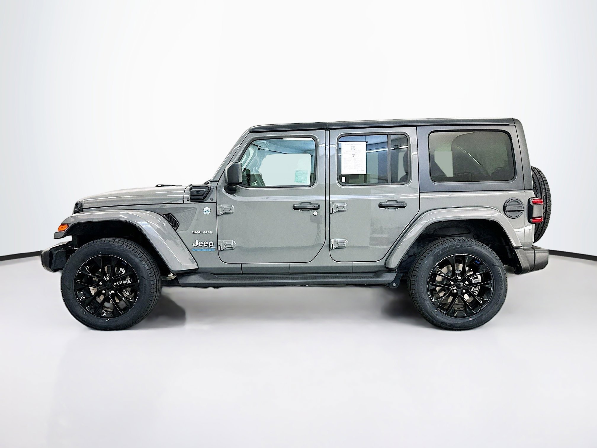 Used 2023 Jeep Wrangler Sahara w/ Cold Weather Group image 4