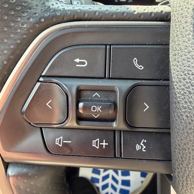 Used 2025 Toyota 4Runner SR5 AWD/4WD image 22