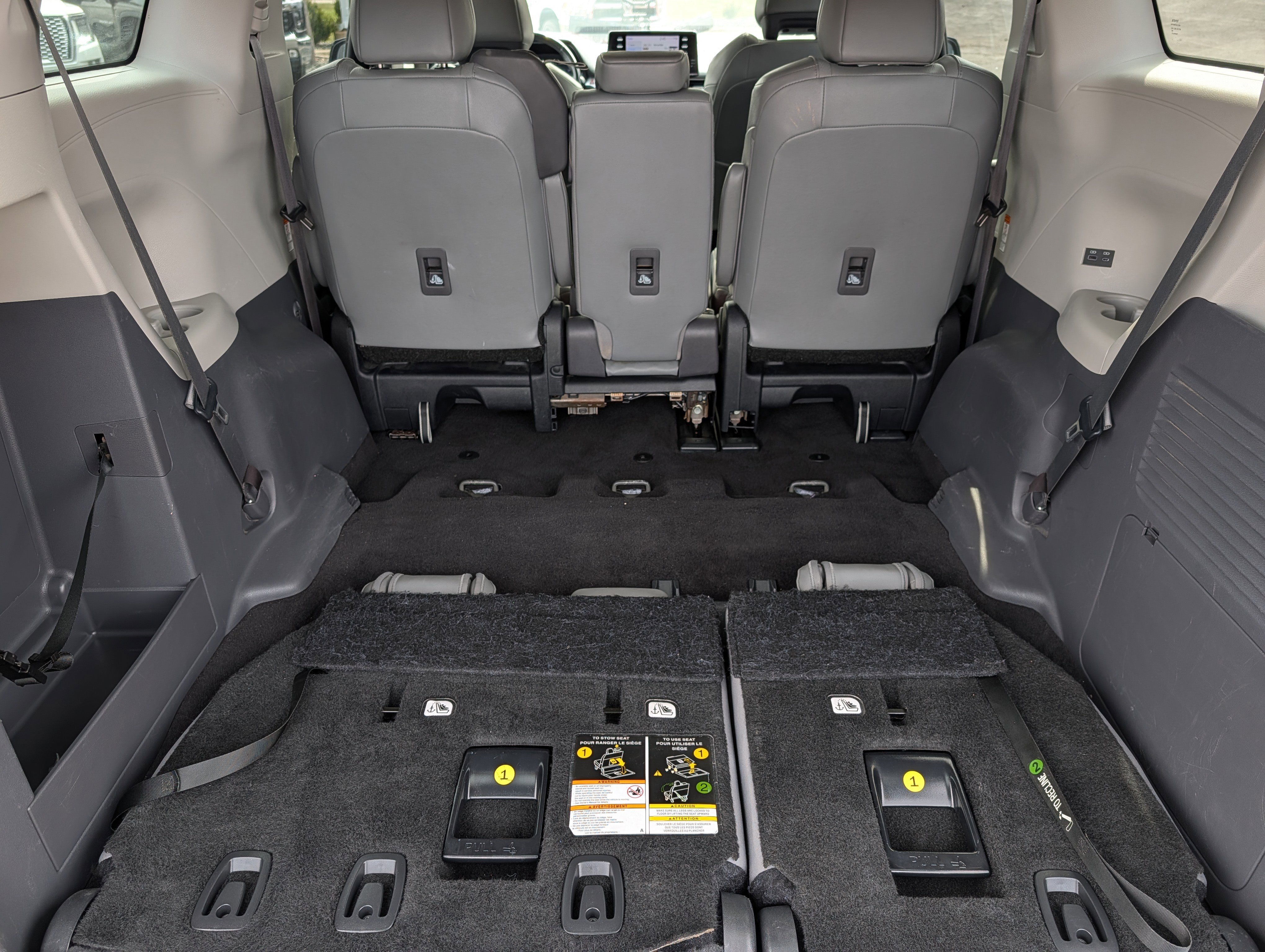 Used 2023 Toyota Sienna XLE FWD image 18