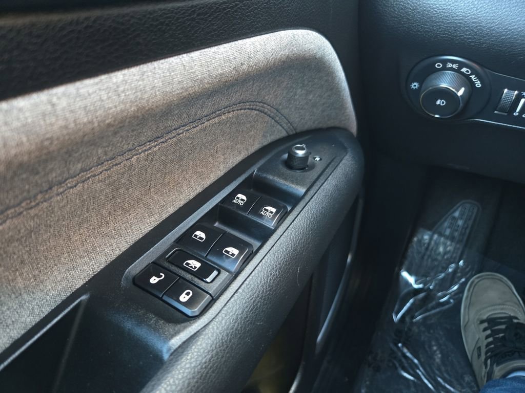 Used 2024 Jeep Compass Latitude image 19