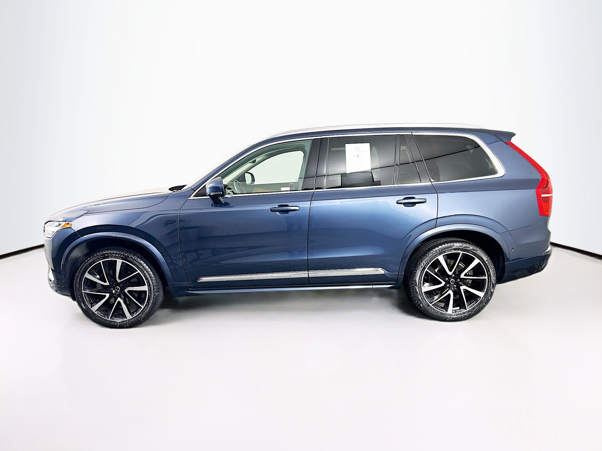 Used 2023 Volvo XC90 B6 Plus w/ Protection Package Premier image 4