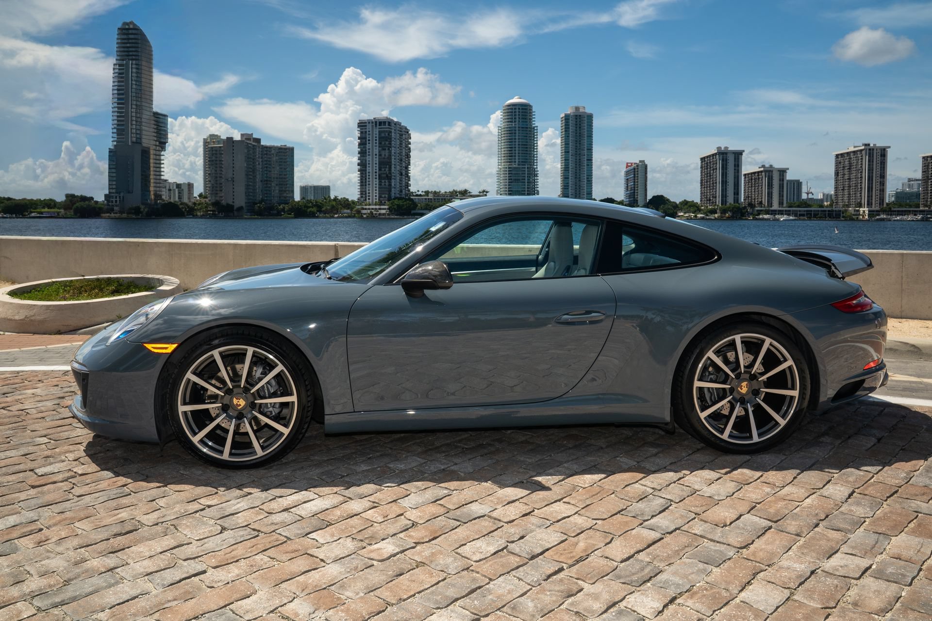 Used 2017 Porsche 911 Carrera RWD image 3