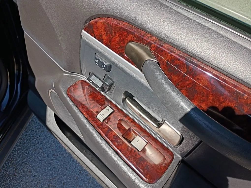 Used 2011 Lincoln Town Car Signature Limited image 17