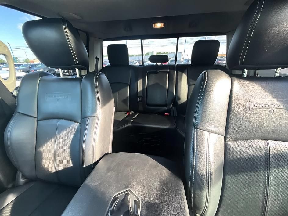 Used 2018 RAM 1500 Laramie w/ Convenience Group AWD/4WD image 40