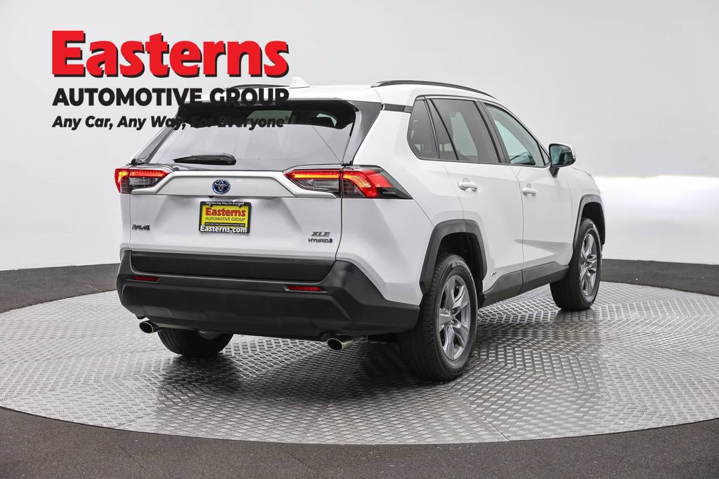 Used 2022 Toyota RAV4 XLE AWD/4WD image 5