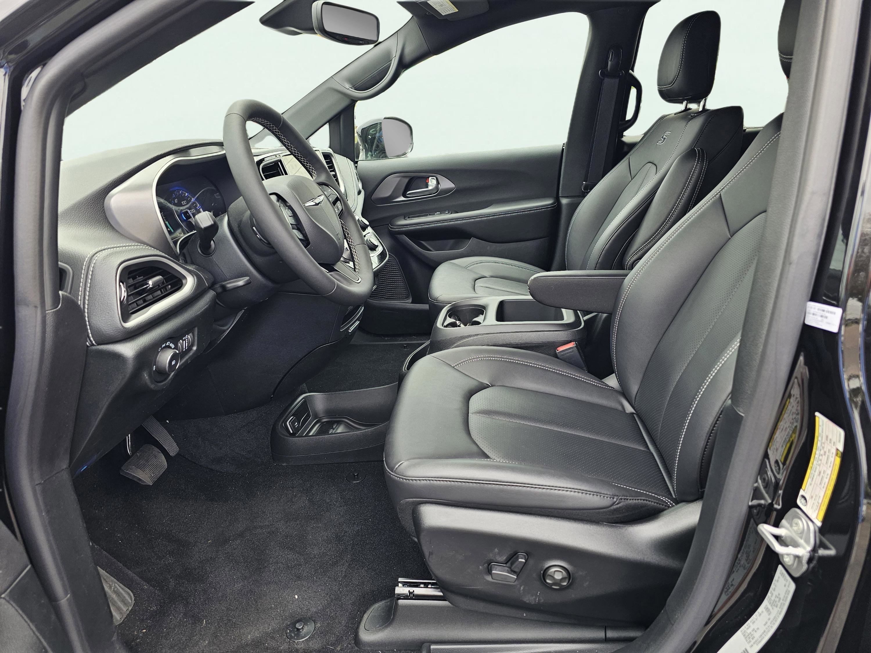 New 2026 Chrysler Pacifica Select w/ S Appearance Package image 17