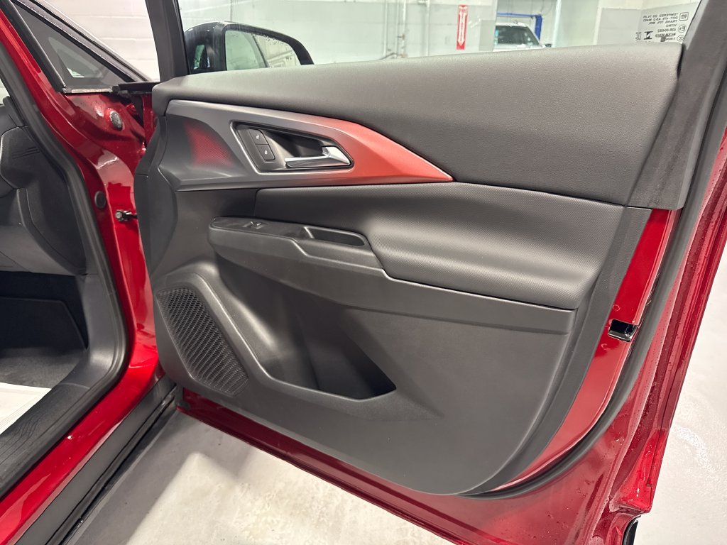 New 2025 Chevrolet Equinox EV RS w/ Active Safety Package 3 AWD/4WD image 33