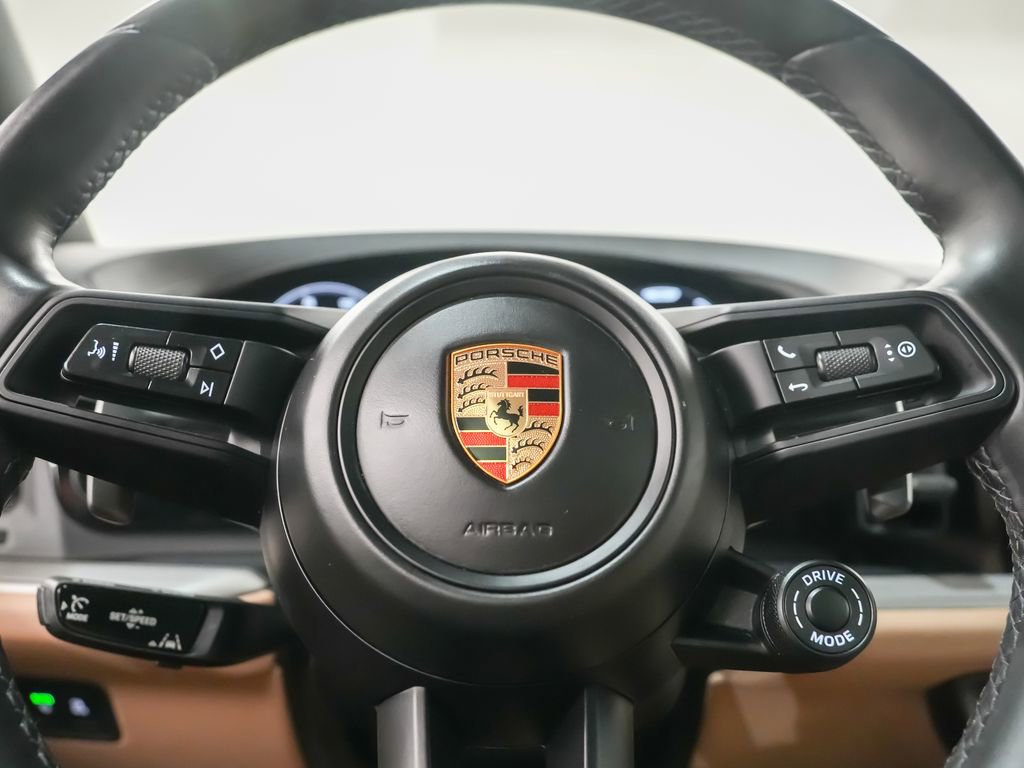 Certified 2024 Porsche Cayenne Coupe AWD/4WD image 27