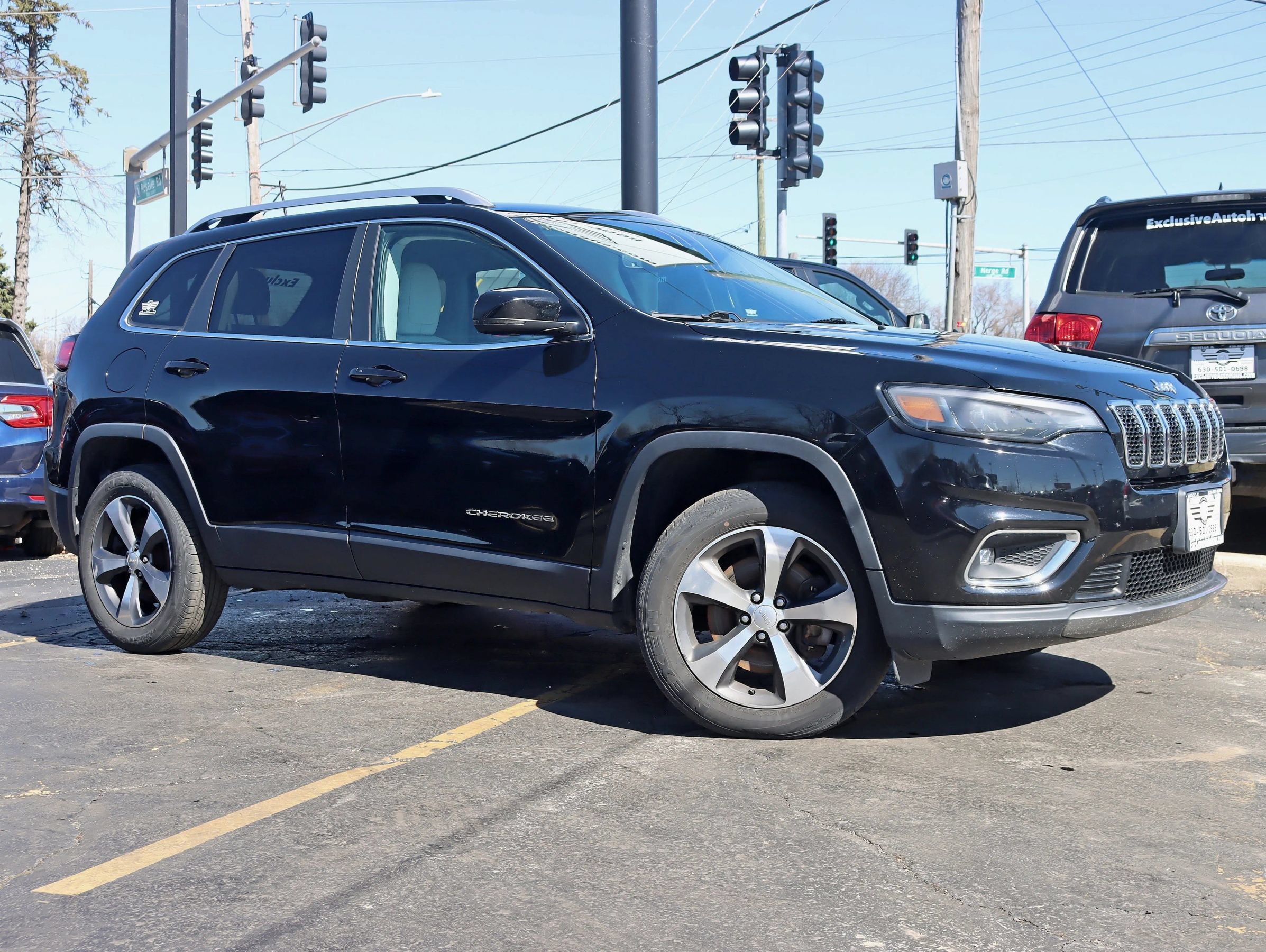 Used 2019 Jeep Cherokee Limited AWD/4WD image 3