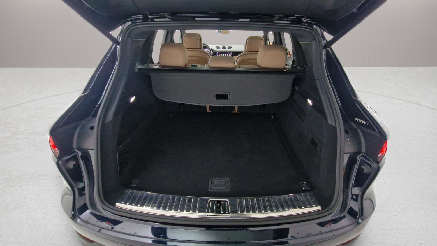 Used 2023 Porsche Cayenne image 30