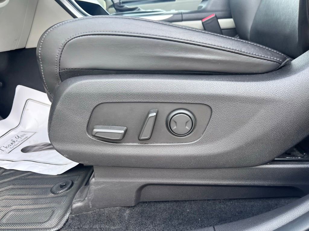 Used 2023 Kia Carnival LX FWD image 11