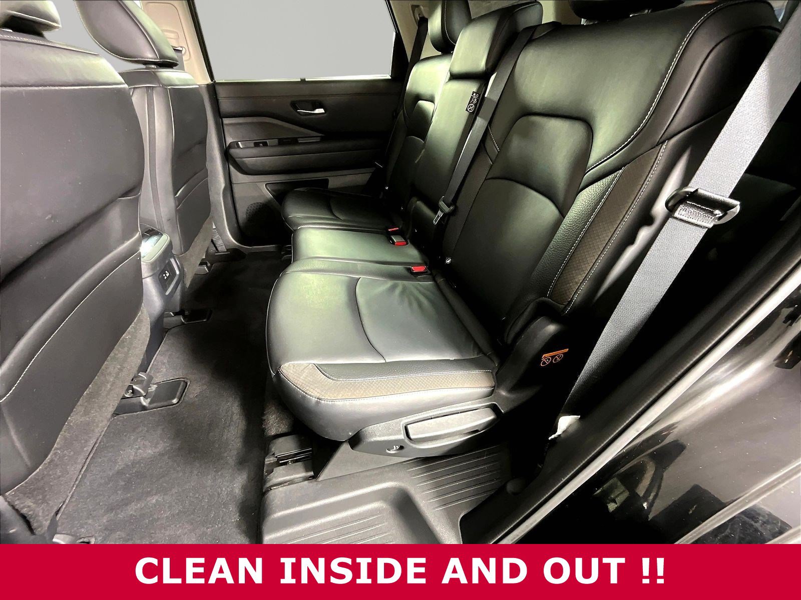Used 2025 Nissan Pathfinder SL AWD/4WD image 21