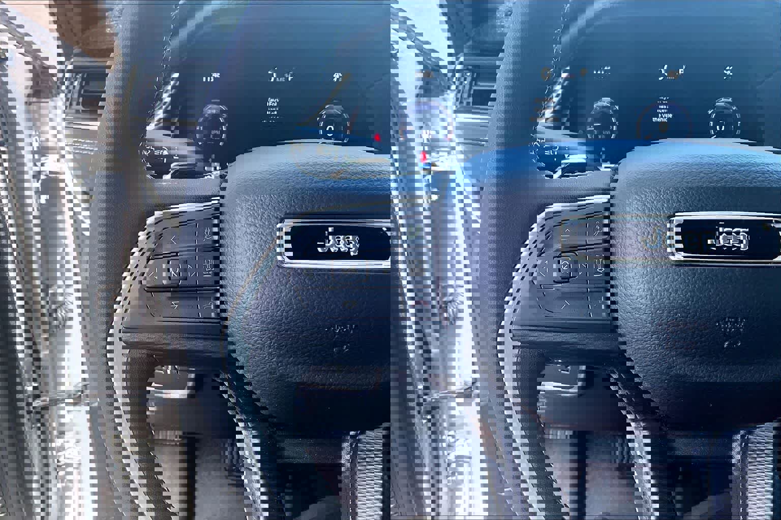 Used 2024 Jeep Grand Cherokee Altitude image 25