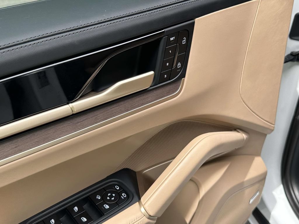 Certified 2025 Porsche Cayenne S AWD/4WD image 18