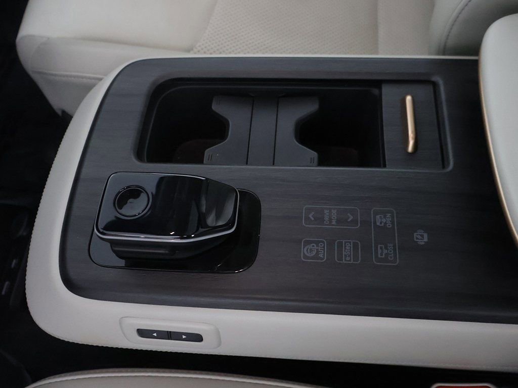 Used 2024 Nissan Ariya FWD image 49