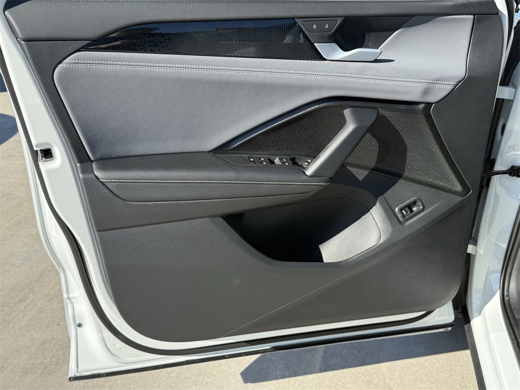 New 2026 Volkswagen Tiguan SE R-Line image 10