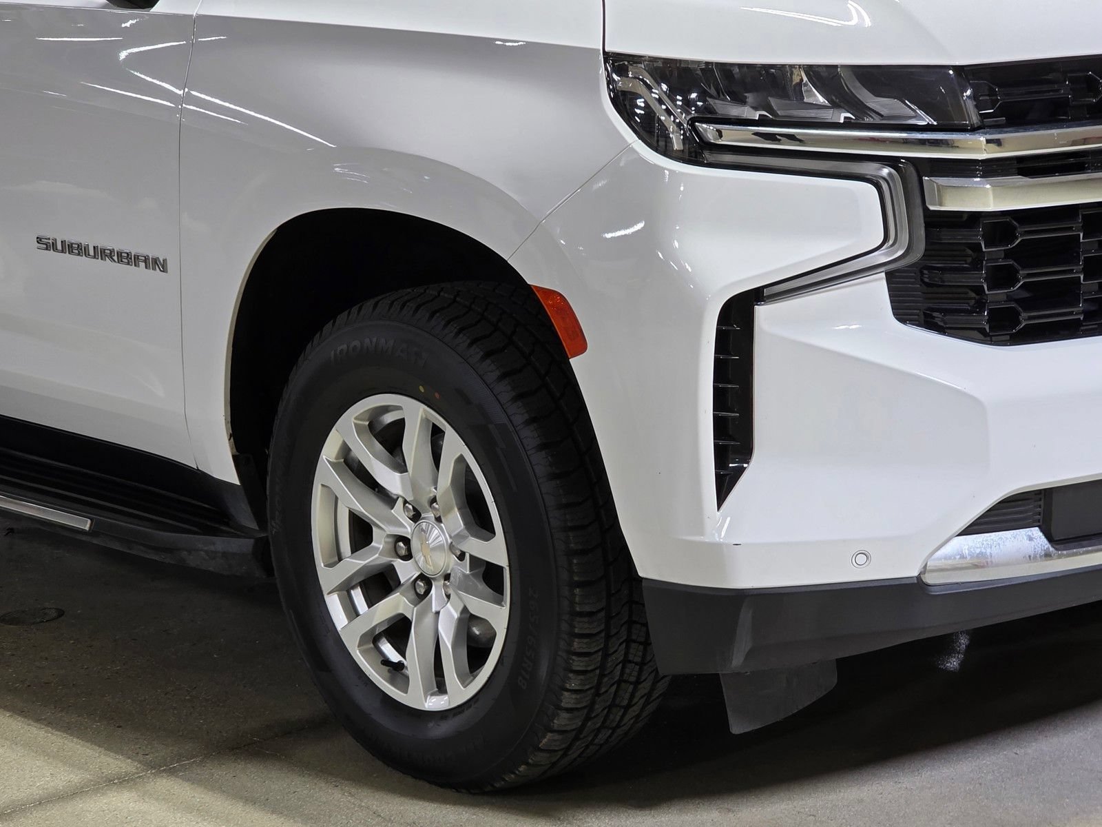 Used 2023 Chevrolet Suburban LS RWD image 10