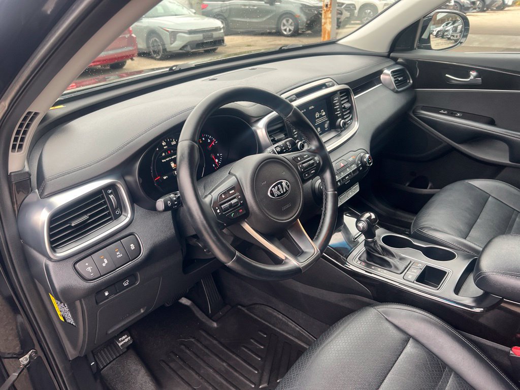 Used 2017 Kia Sorento EX w/ EX V6 Premium Package AWD/4WD image 5