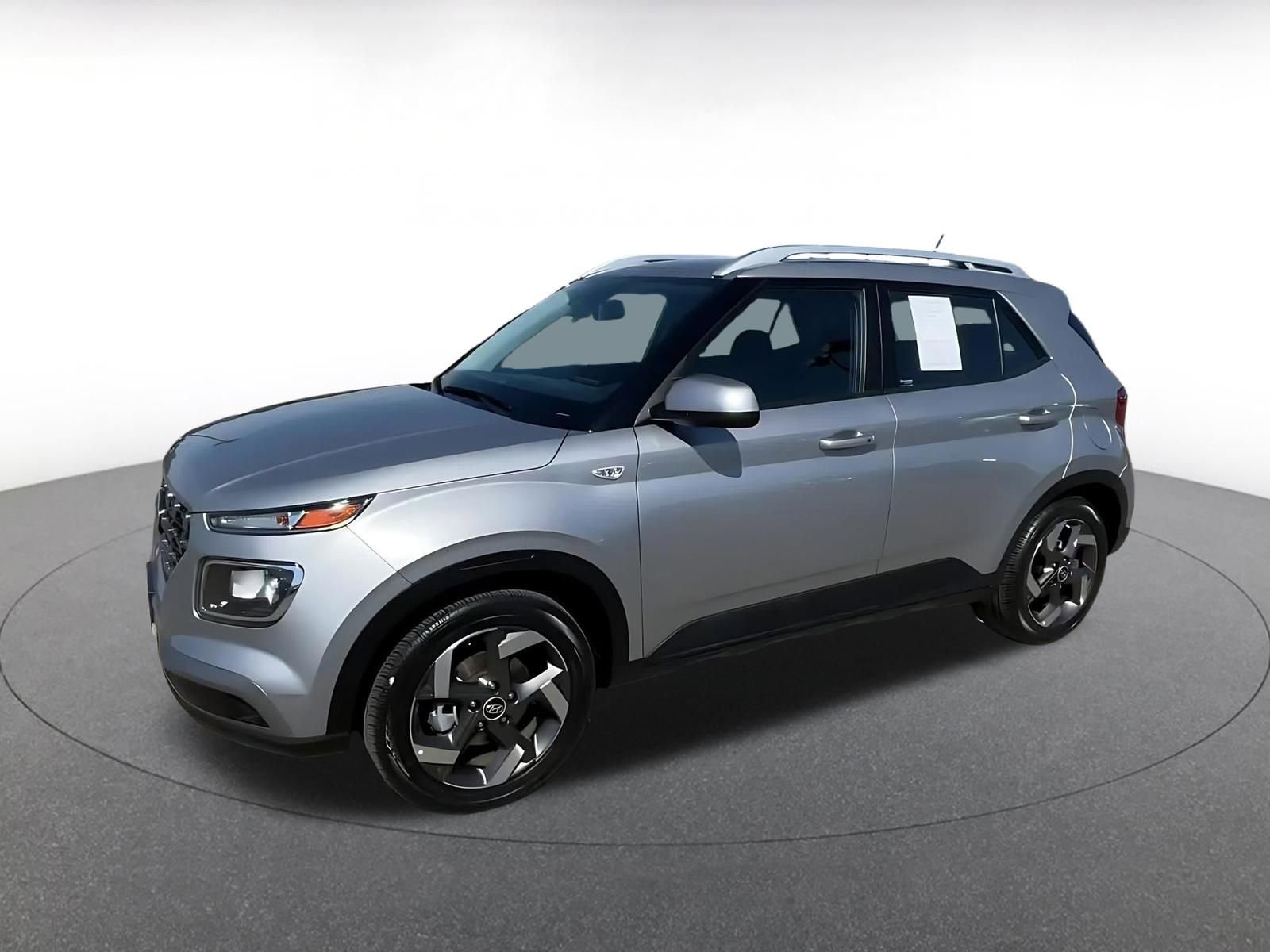 Used 2025 Hyundai Venue SEL image 8