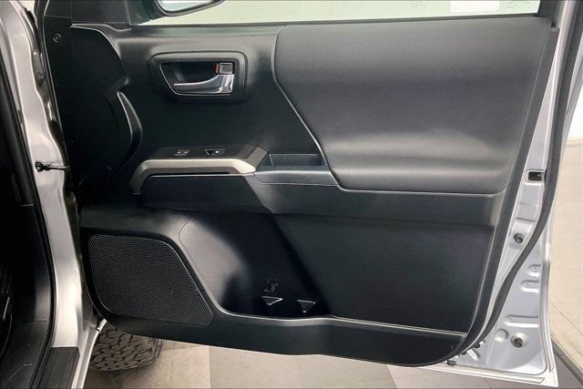 Used 2017 Toyota Tacoma TRD Off-Road AWD/4WD image 27