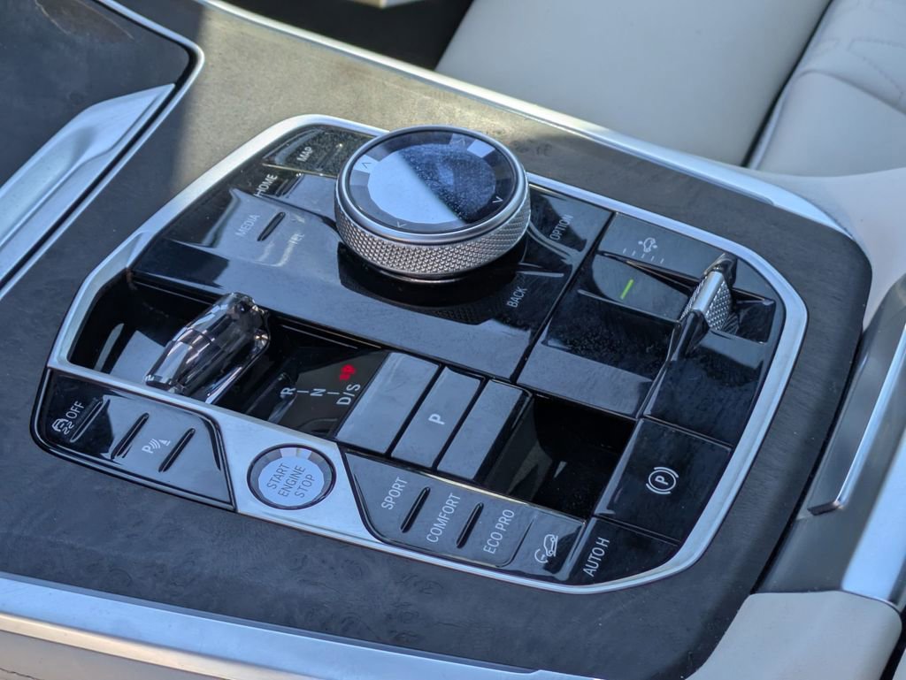 Used 2025 BMW X5 xDrive40i w/ Executive Package image 17