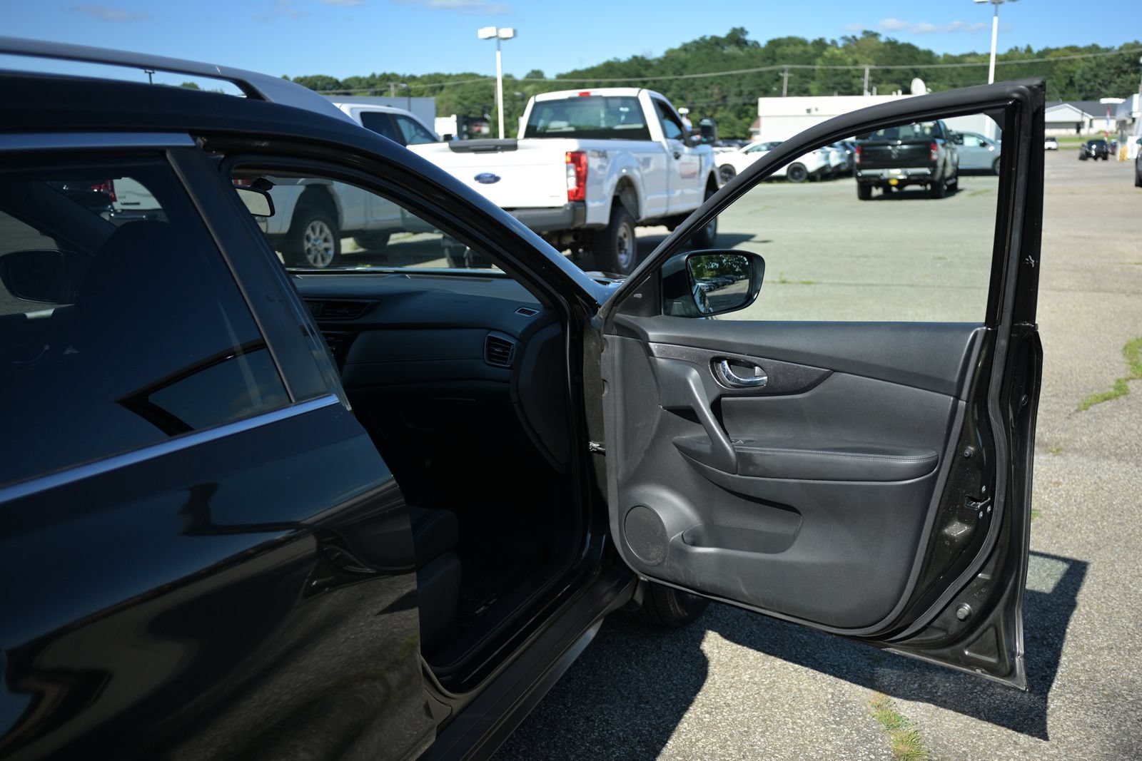 Used 2017 Nissan Rogue SV AWD/4WD image 45