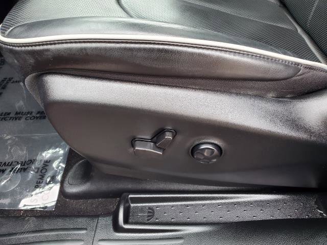 Used 2024 Chrysler Pacifica Premium image 8