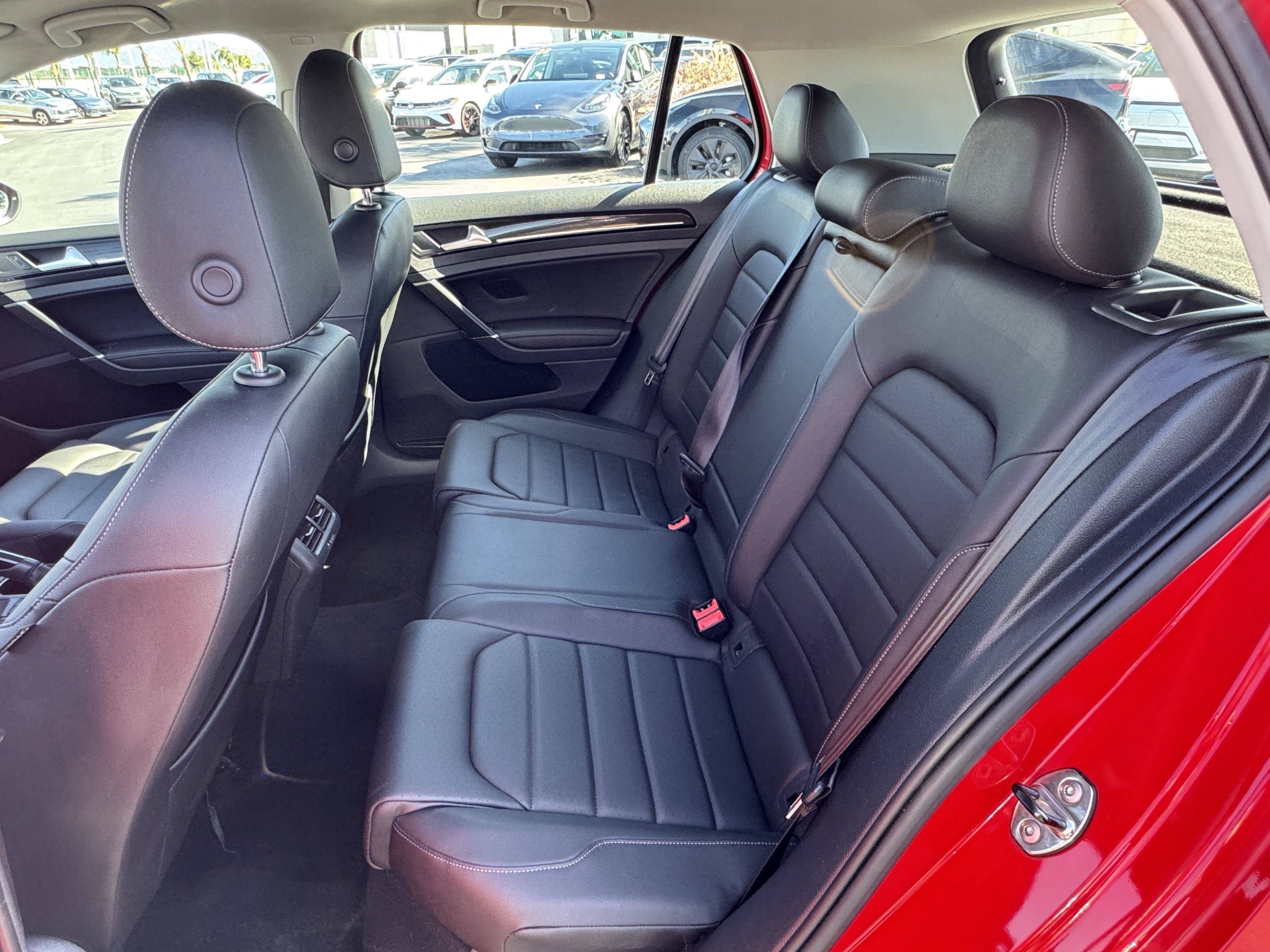 Used 2017 Volkswagen Golf SEL FWD image 37