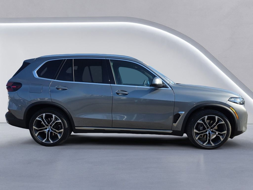 Used 2024 BMW X5 xDrive40i w/ Premium Package AWD/4WD image 2