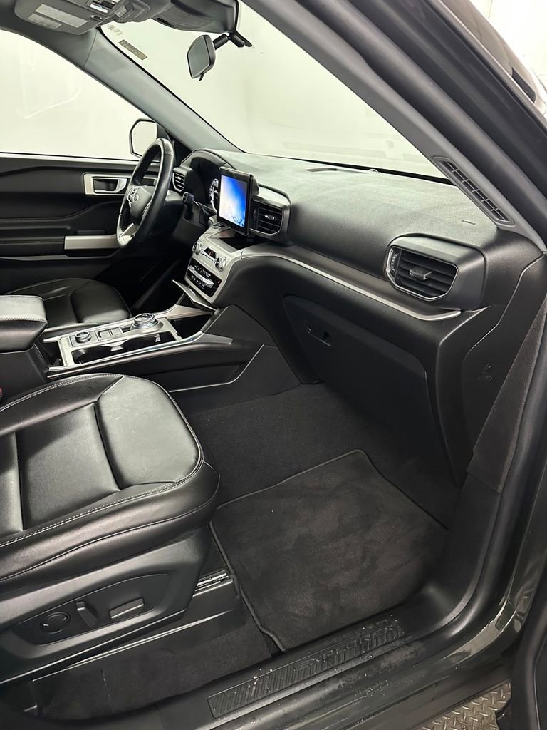 Used 2022 Ford Explorer XLT w/ Equipment Group 202A image 41