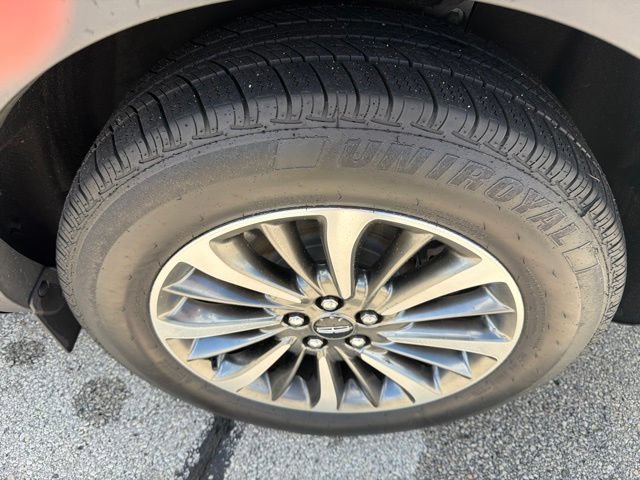 Used 2019 Lincoln Nautilus Select AWD/4WD image 6