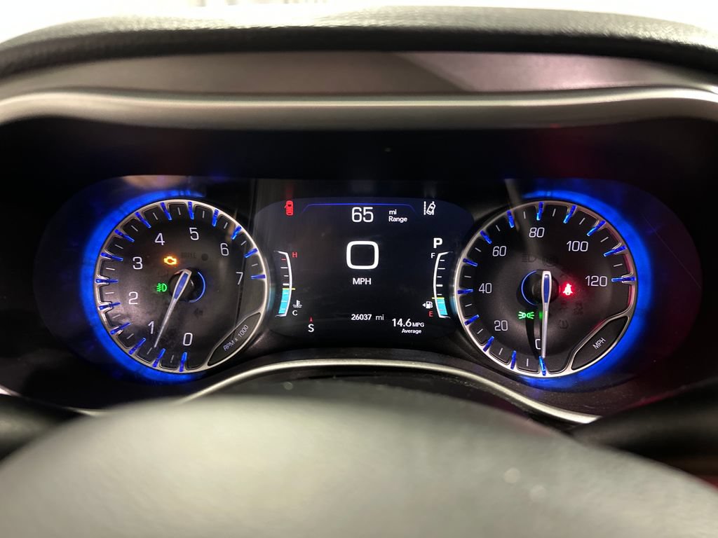 Used 2024 Chrysler Pacifica Touring-L w/ Uconnect Theater Family Group FWD image 16