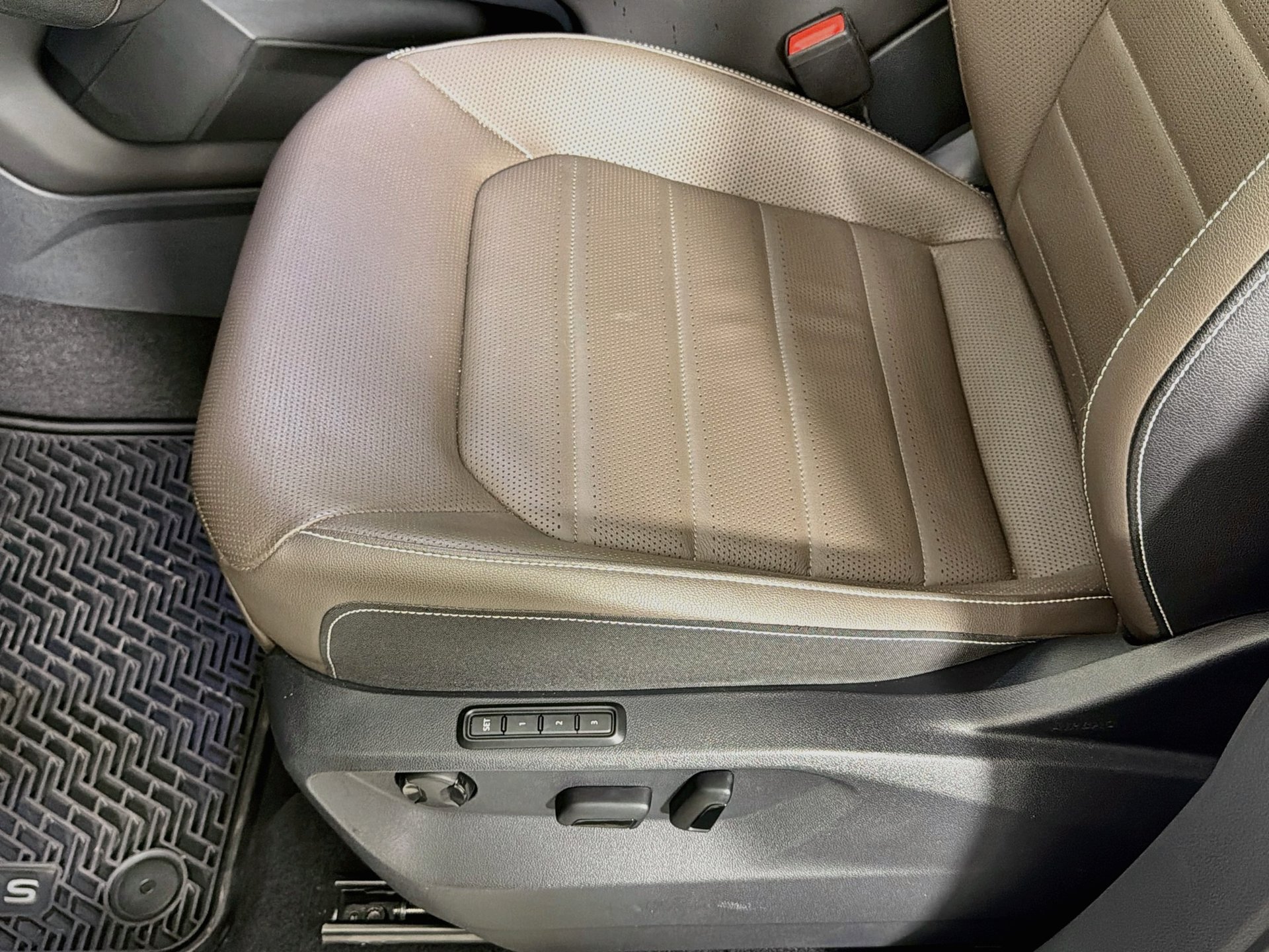 Certified 2025 Volkswagen Atlas SEL AWD/4WD image 19