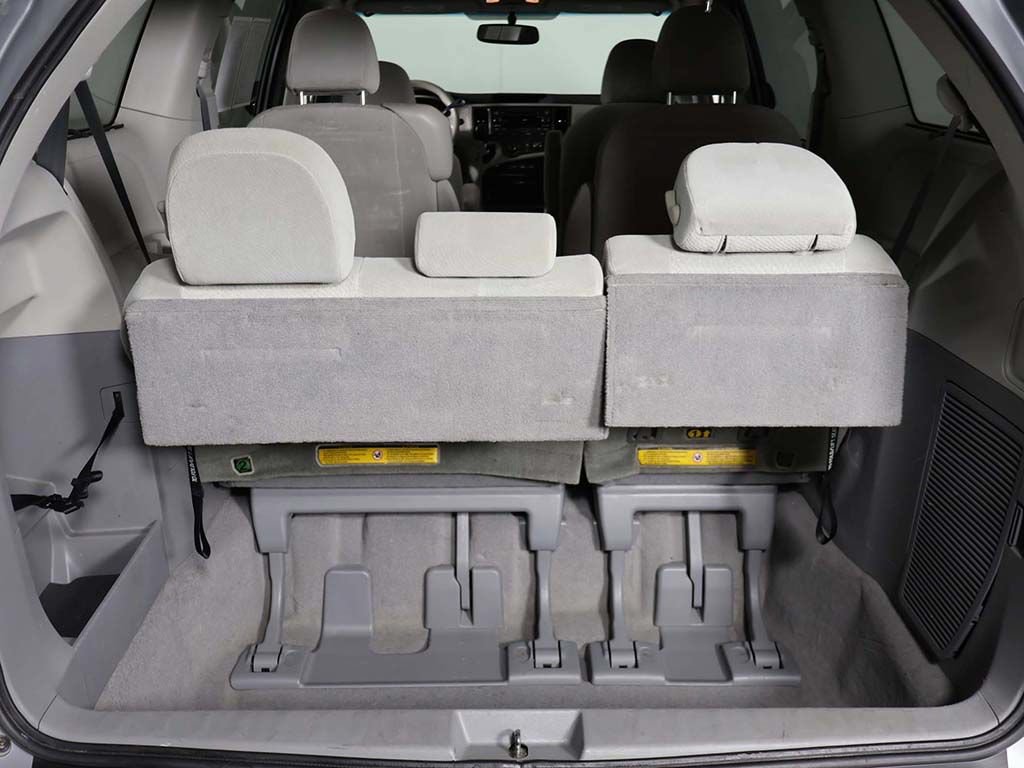 Used 2011 Toyota Sienna LE w/ Towing Pkg FWD image 16