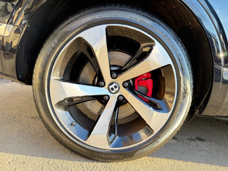 Used 2019 Bentley Bentayga AWD/4WD image 34