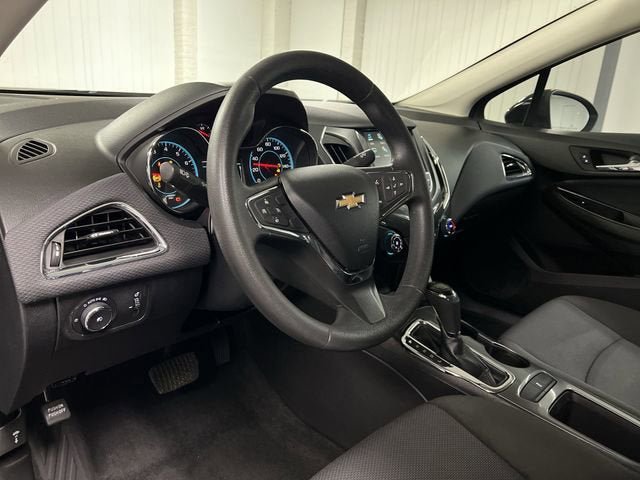 Certified 2018 Chevrolet Cruze LT FWD image 10