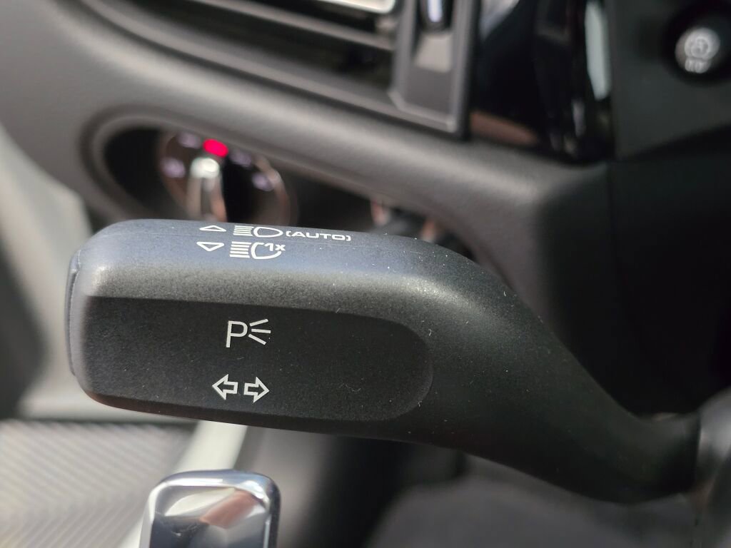 Certified 2025 Porsche Macan image 35