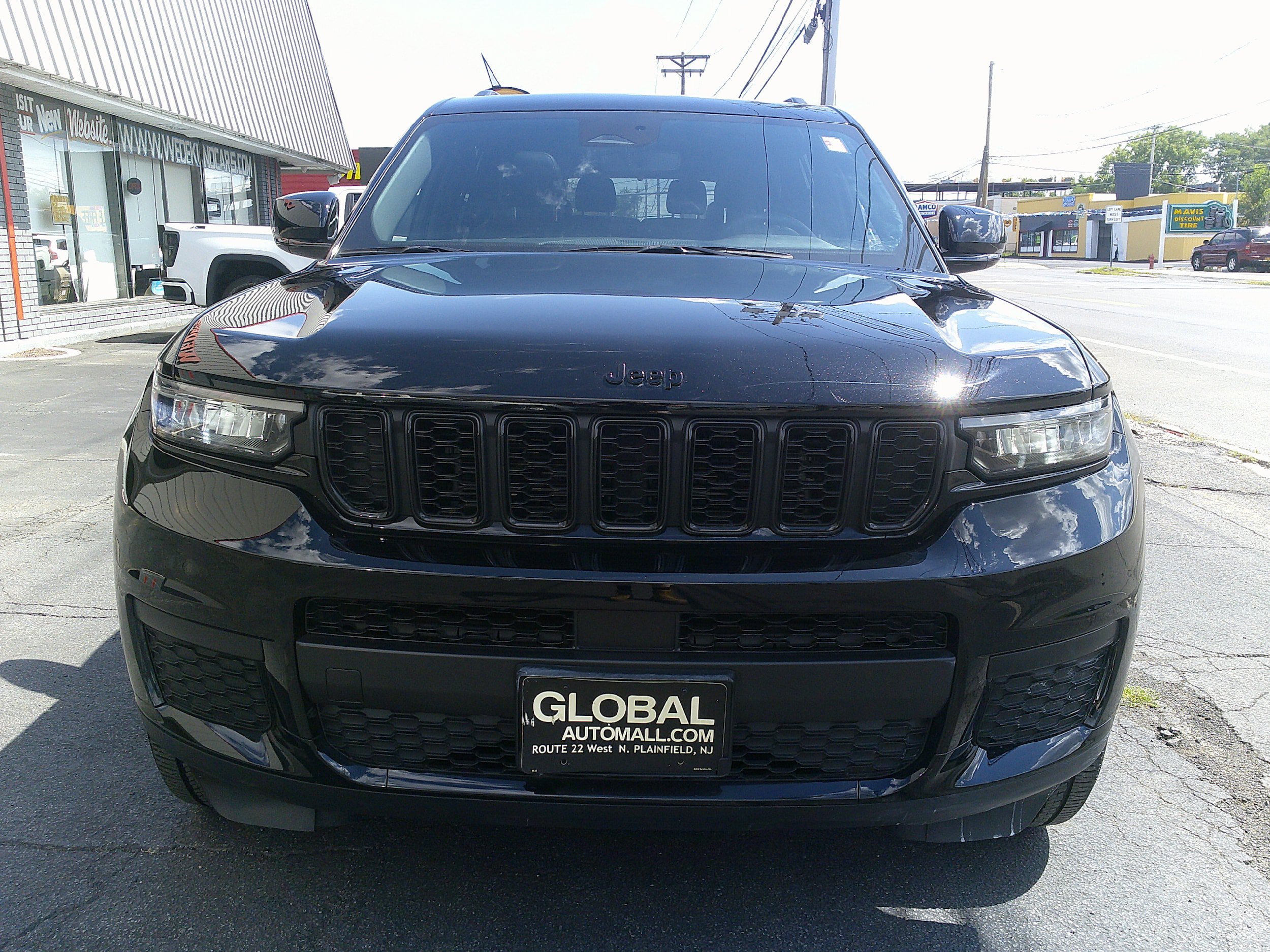 Used 2023 Jeep Grand Cherokee L Laredo AWD/4WD image 8