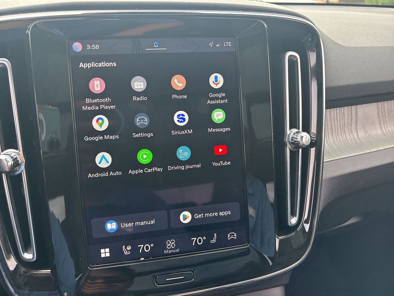 Certified 2025 Volvo XC40 B5 Plus AWD/4WD image 20