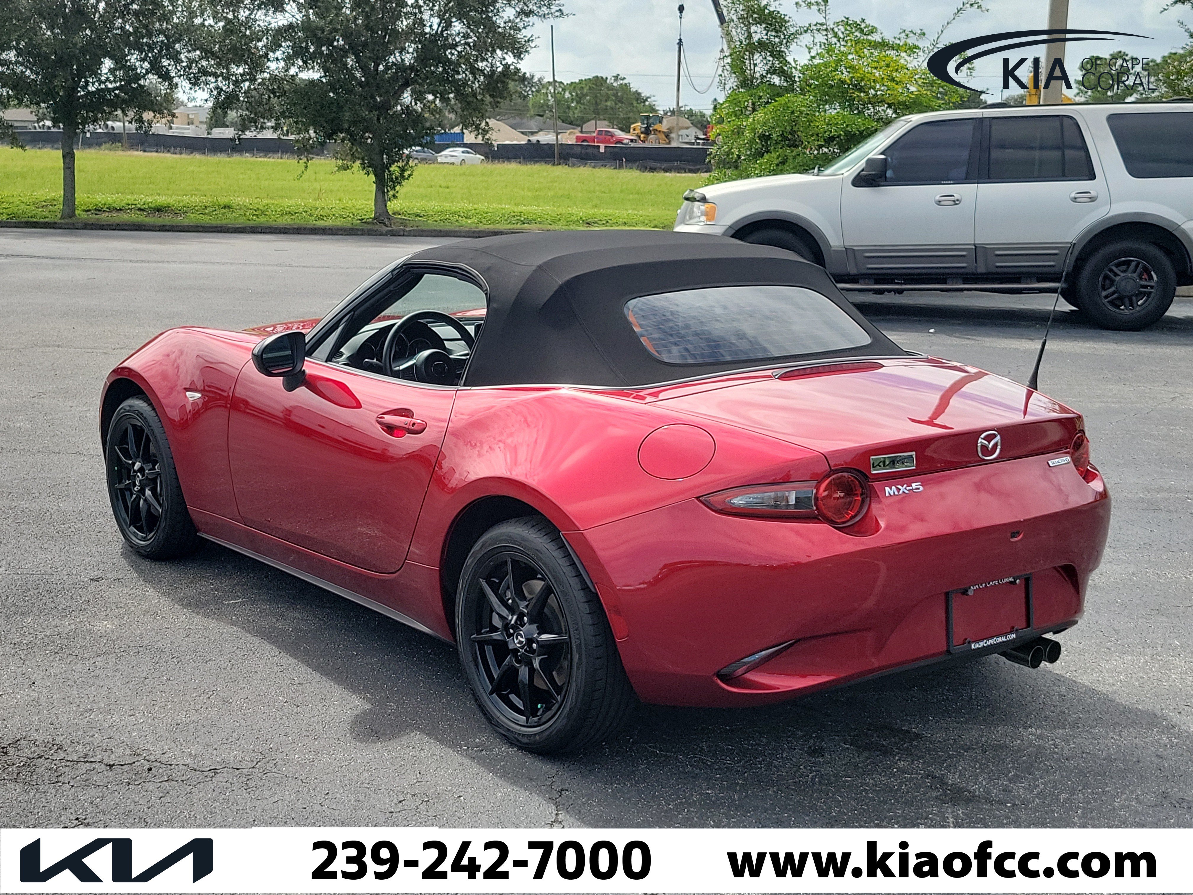 Used 2021 MAZDA MX-5 Miata Sport RWD image 5